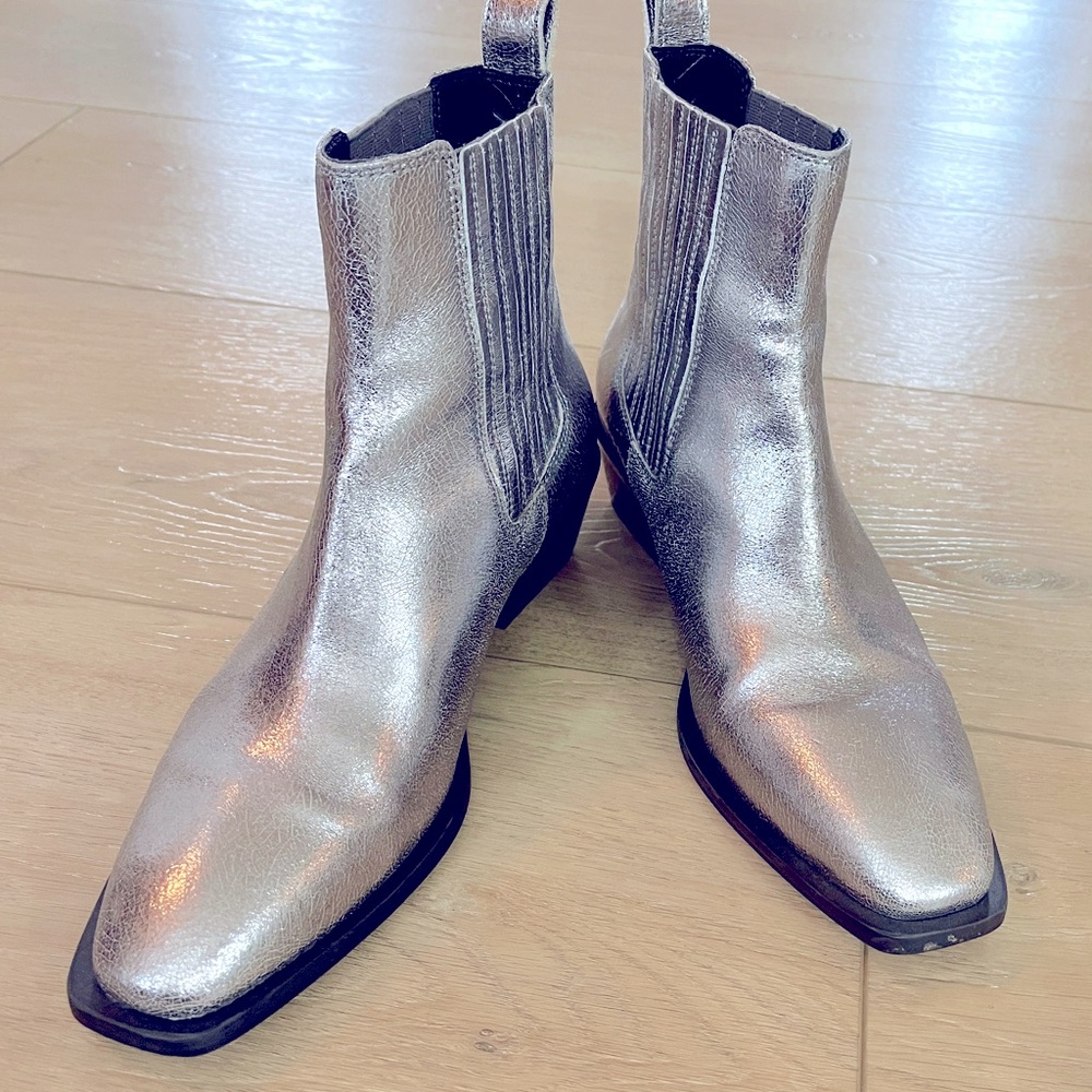 Seychelles Hold Me Down Chelsea Boot, Size 8 Silver